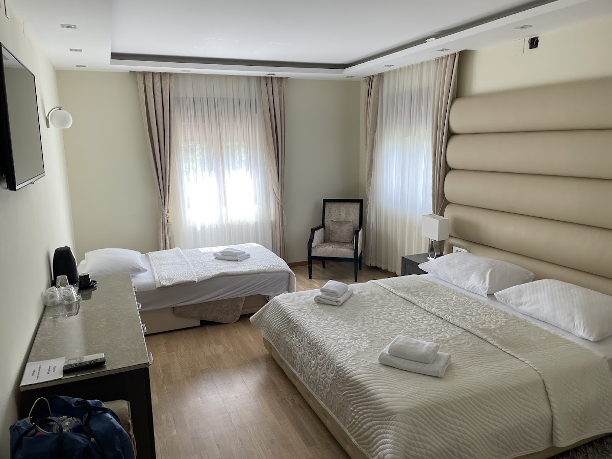 Grand Lakes Rooms - photo 2