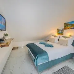 Rooms Peace and Lovely