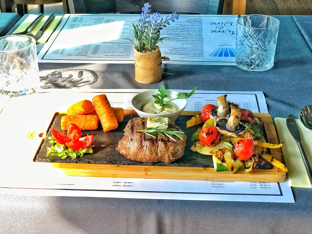 16 Lakes Restaurant - photo 3